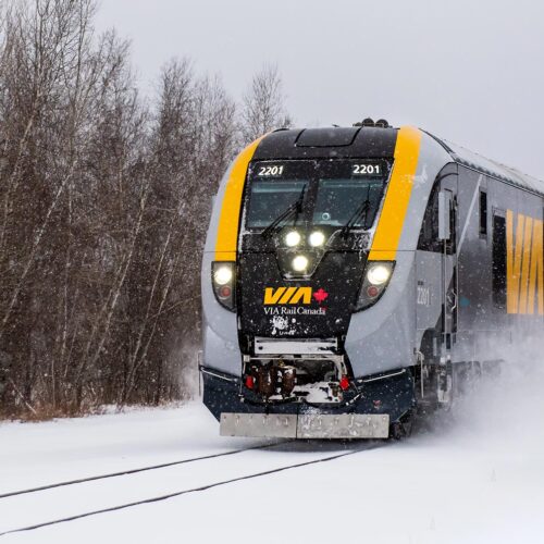 Tren vía Rail